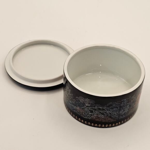 Hand-painted 1990 Traditional Palekh Russian Folklore Trinket Box - Jewelry Box - Picture 5 of 10